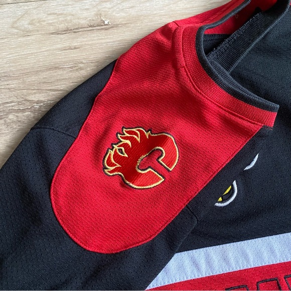 Vintage NHL Calgary Flames Jersey children’s size 5 Mighty Mac Sports - Picture 4 of 7